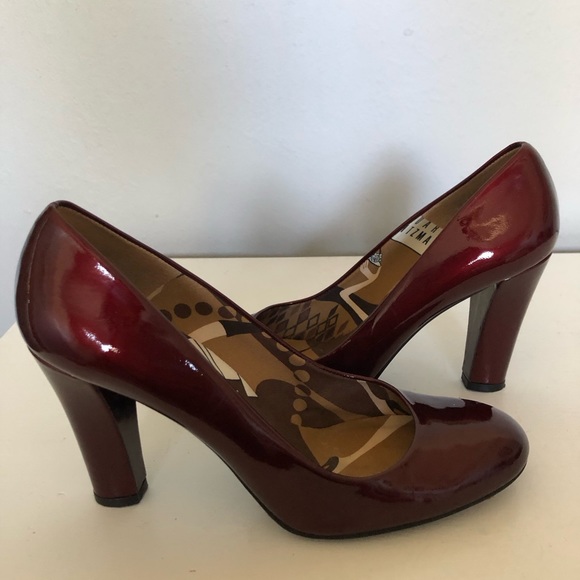 Stuart Weitzman Ruby Pumps Patent Leather Size 8.5 N GUC - Picture 3 of 7